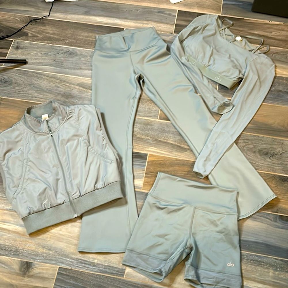 Alo Yoga Cosmic Grey Medium 4 piece Bundle